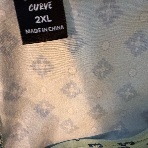 Chic Patterned Blouses - Set of Two - Picture 5 of 6